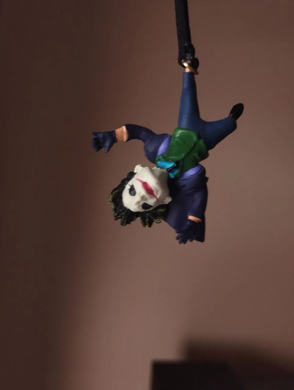 Mini Pinjente Joker de Resina 6cm - Lindo! - Foto 2