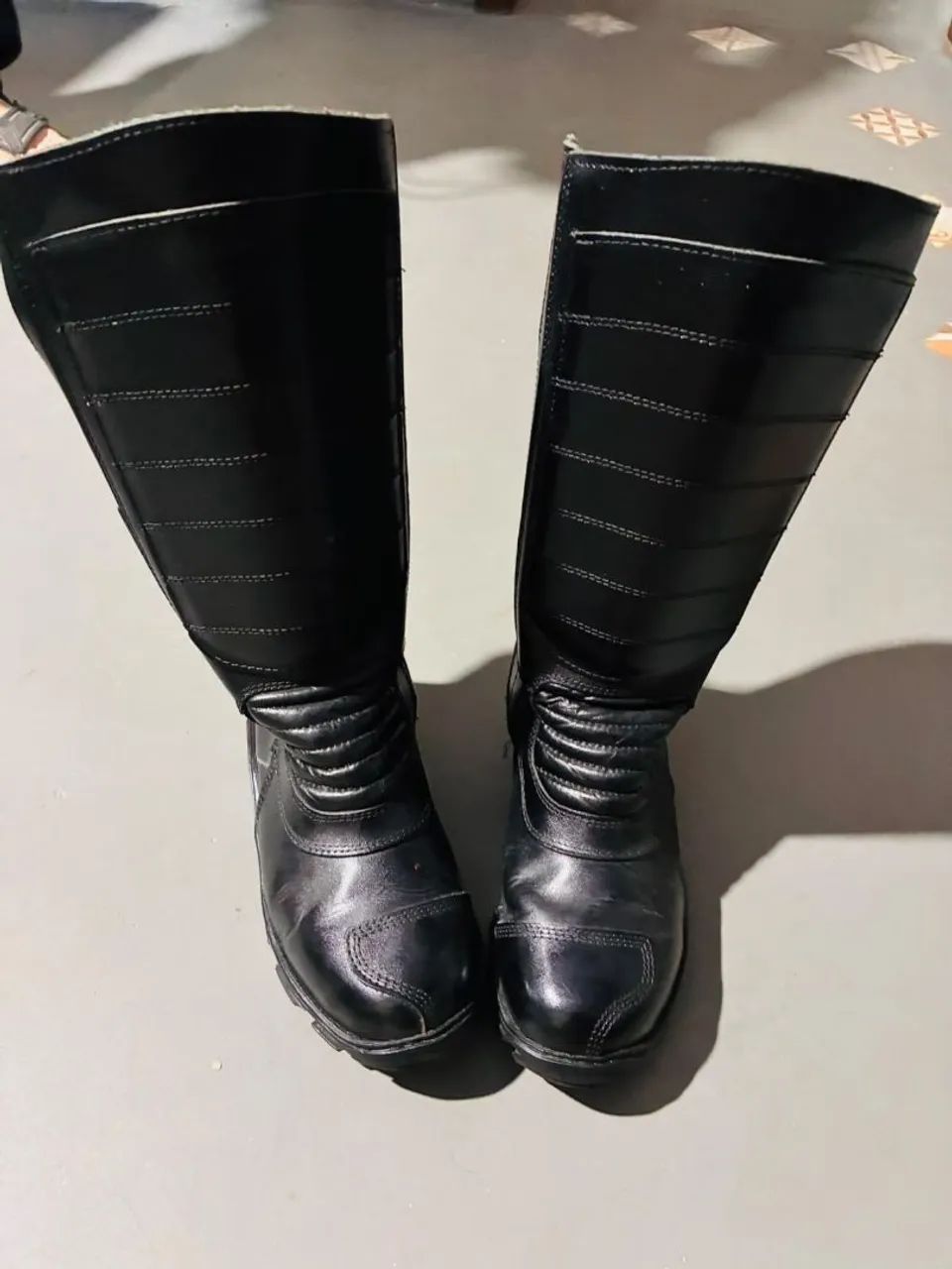 Bota de bombeiro cano longo preta - Foto 2