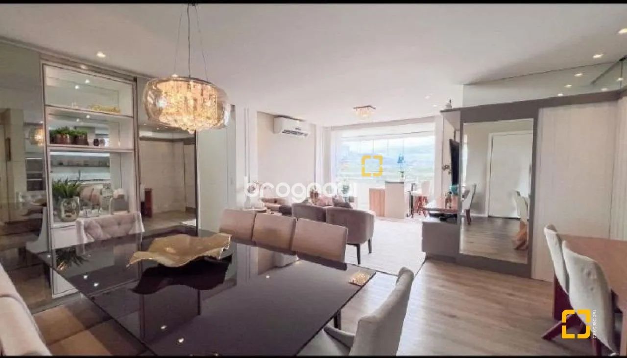 Apartamento em Condomínio Clube com três dormitórios, sendo um suíte.