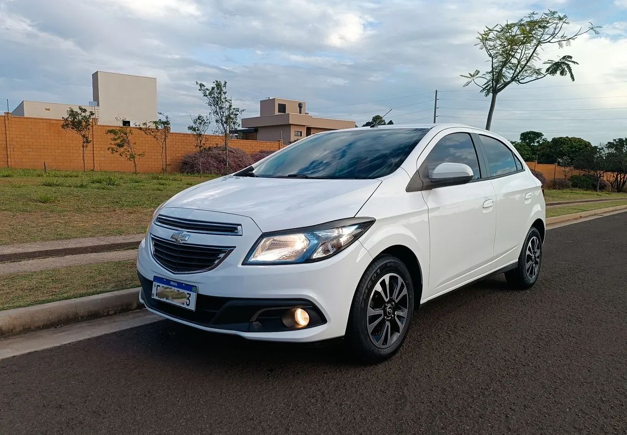 Chevrolet Onix ONIX HATCH LTZ 1.4 8V FlexPower 5p Mec. 2015