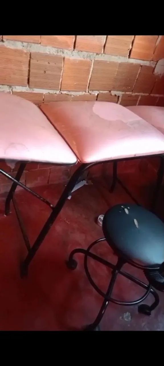 Maca de estética e cadeira giratória 