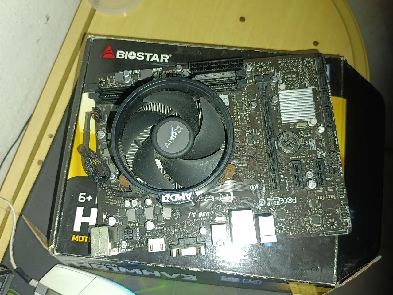 Kit placa mãe e processador Ryzen 3 200g/vídeo integrado 