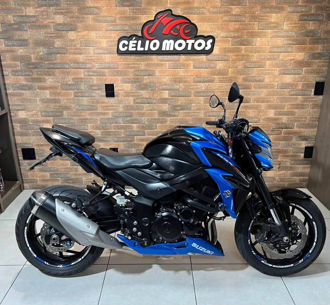 五十鈴…2枚 Suzuki 750 2021 - 1522987224 | OLX