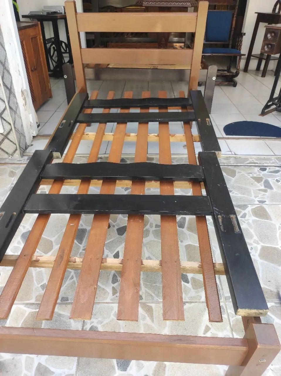 CAMA SOLTEIRO MADEIRA MACIÇA. - Foto 2