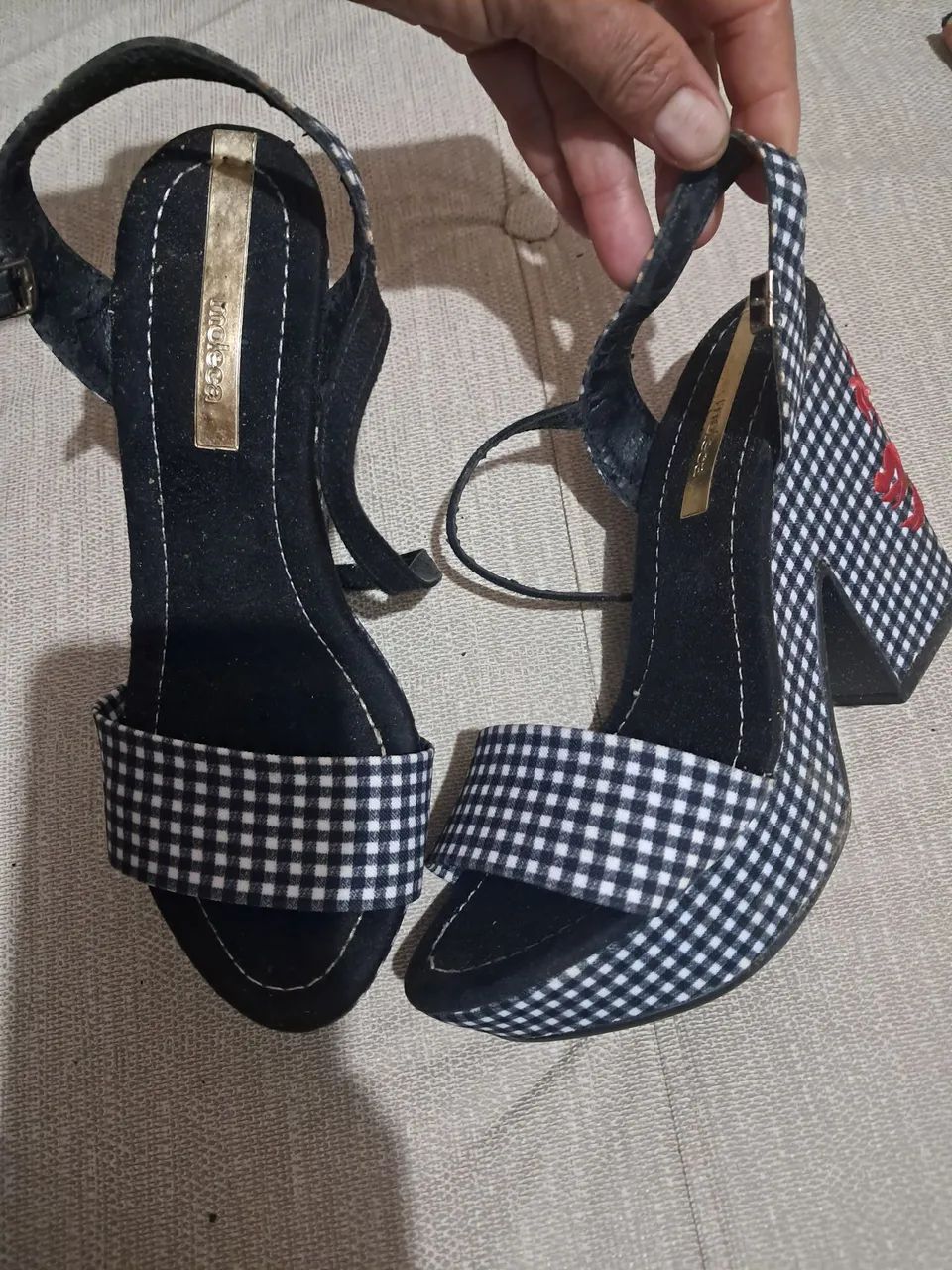 Sandália com saltino - Foto 4