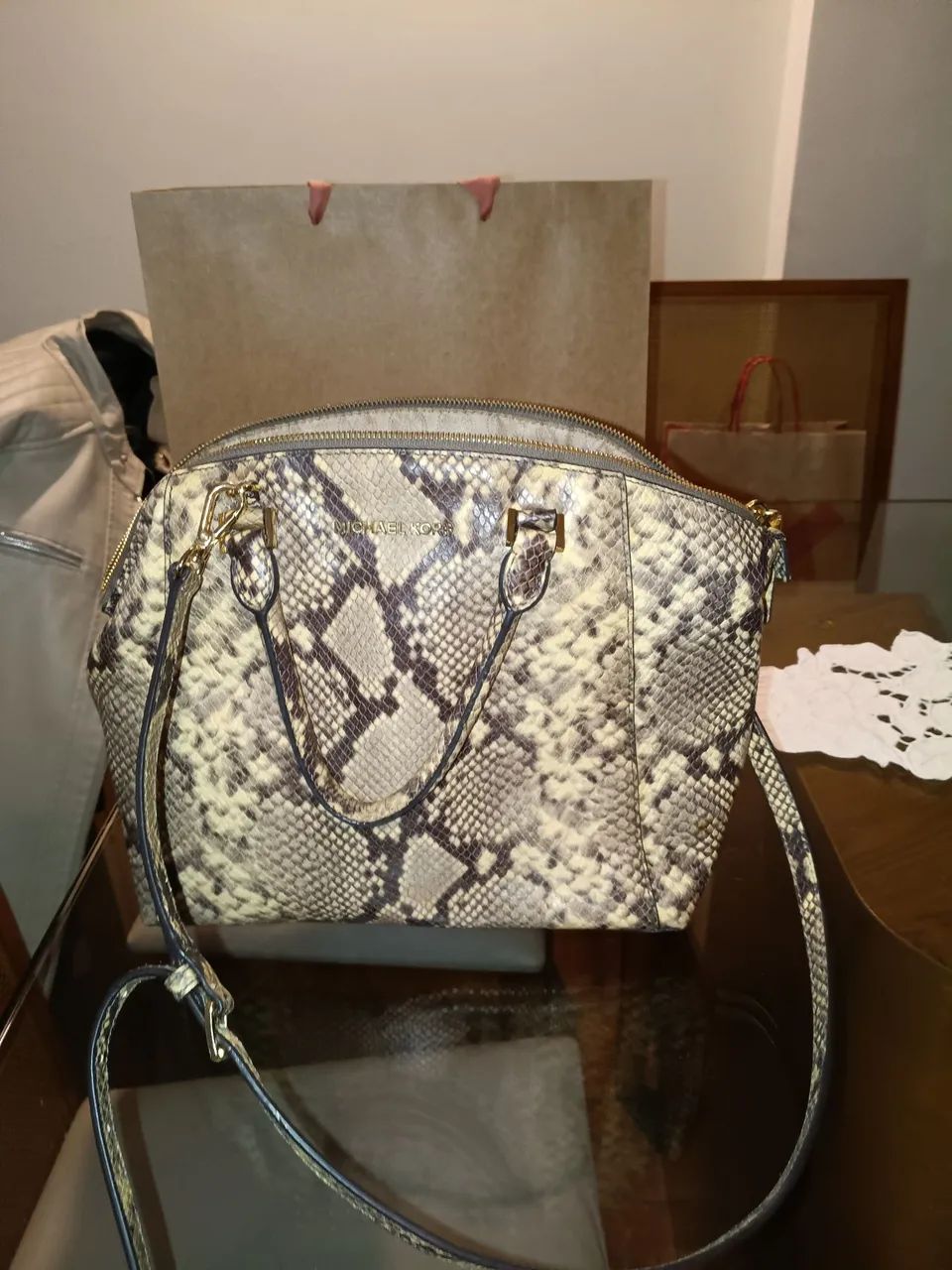 Bolsa Michael Kors Python - Foto 2