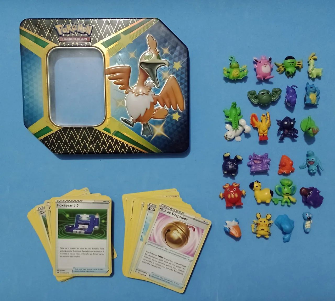 Lote de figuras e itens Pokémon 