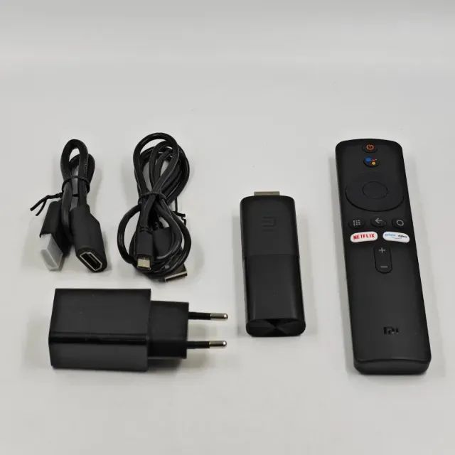 Adaptador Android TV Xiaomi Mi TV Stick MDZ-24-AA com Wi-Fi e Bluetooh