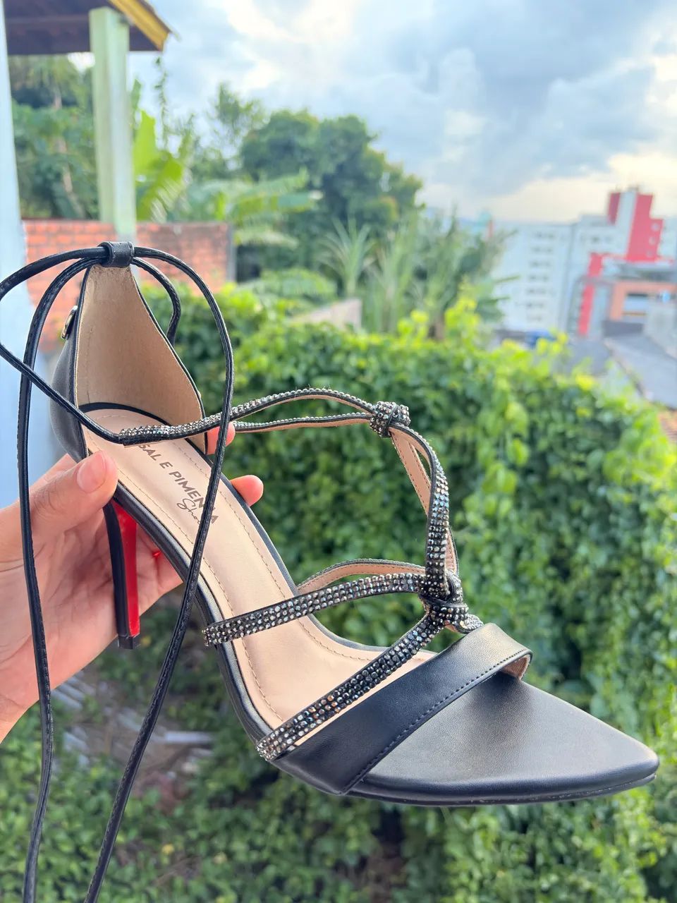 ROUPA, ÓCULOS, SALTO - Foto 3