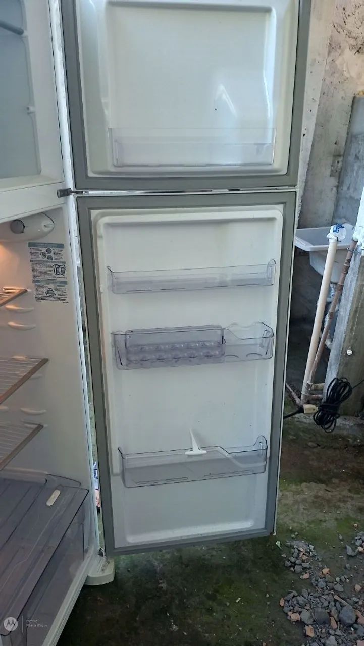 Vendo uma geladeira marca Eletrolux 