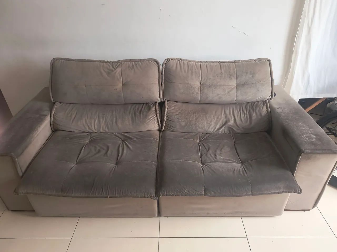 Sofá só precisa da uma lavada 