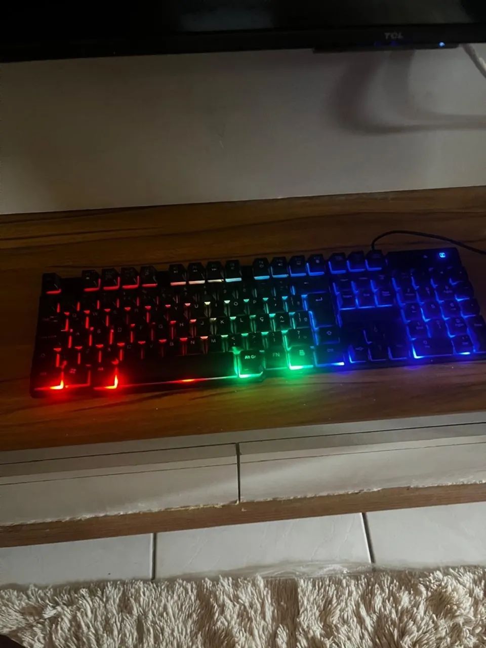 Teclado semi mecânico 