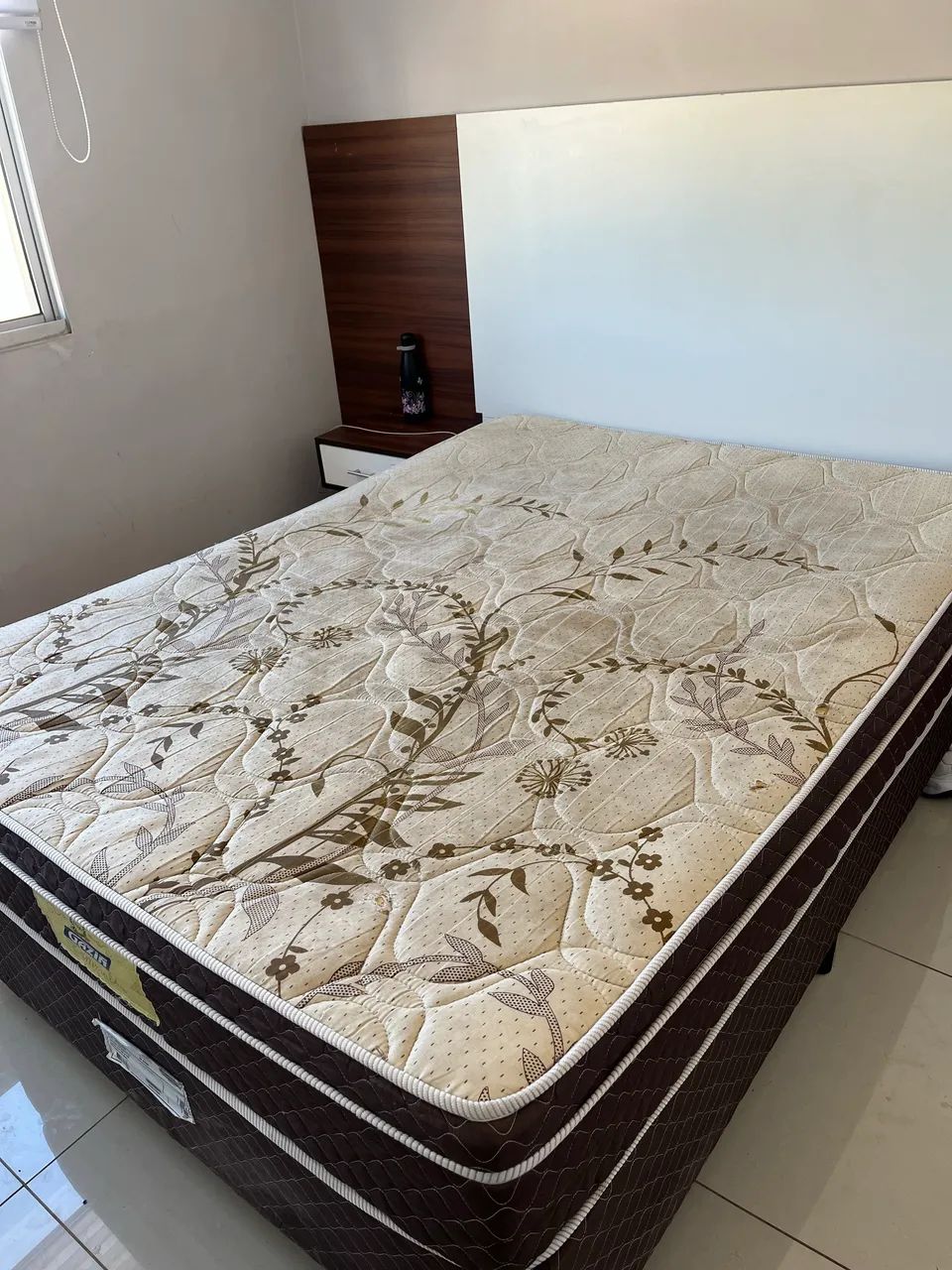 Vendo cama de casal ( box e colchão)