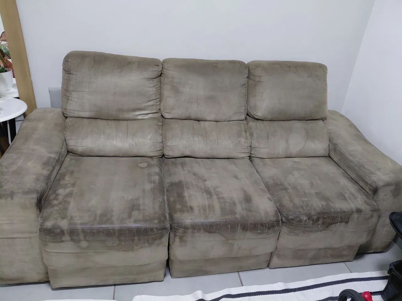 Vende-se sofá retrátil 2m. 