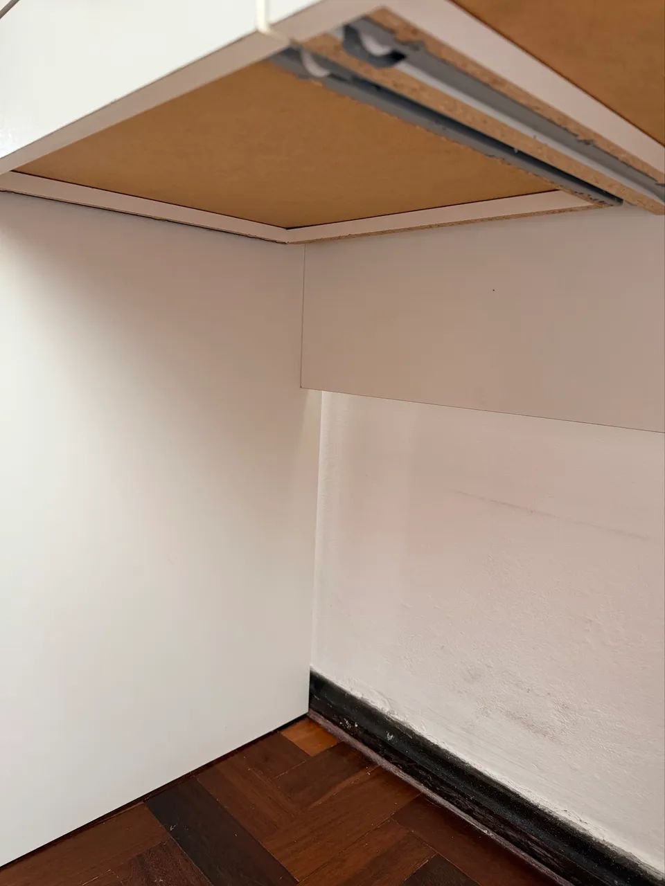Mesa de estudo com duas gavetas  - Foto 2