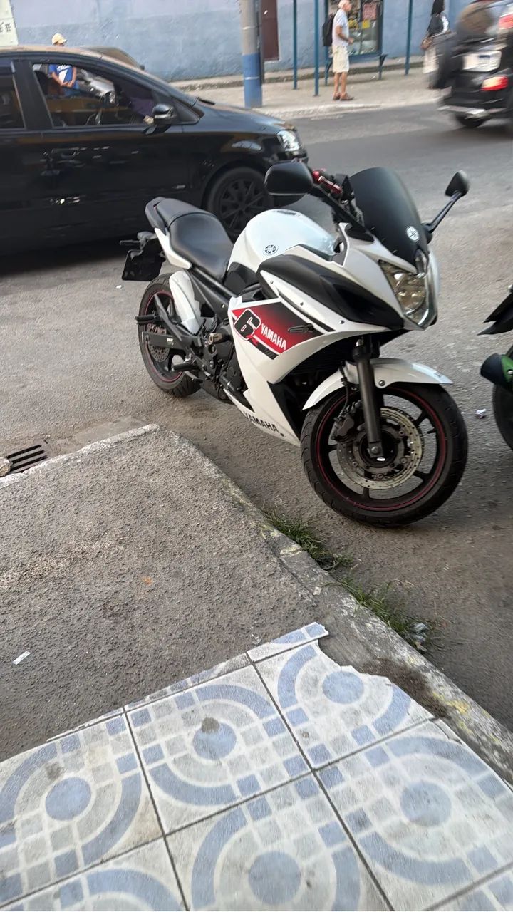 Vendo ou Troco com volta XJ6F