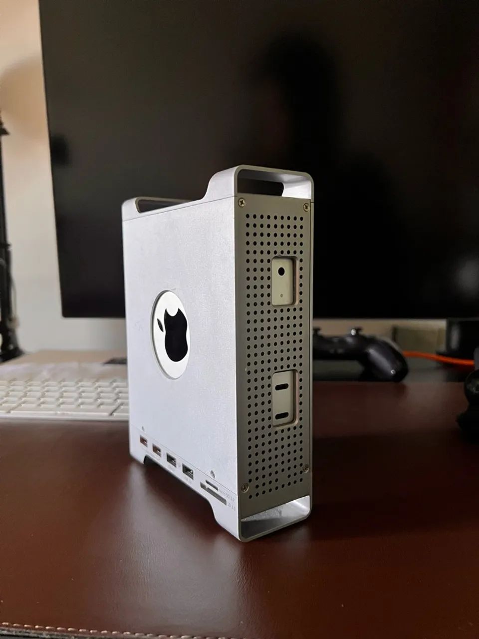 Mac Mini M4 - com Case integrada 
