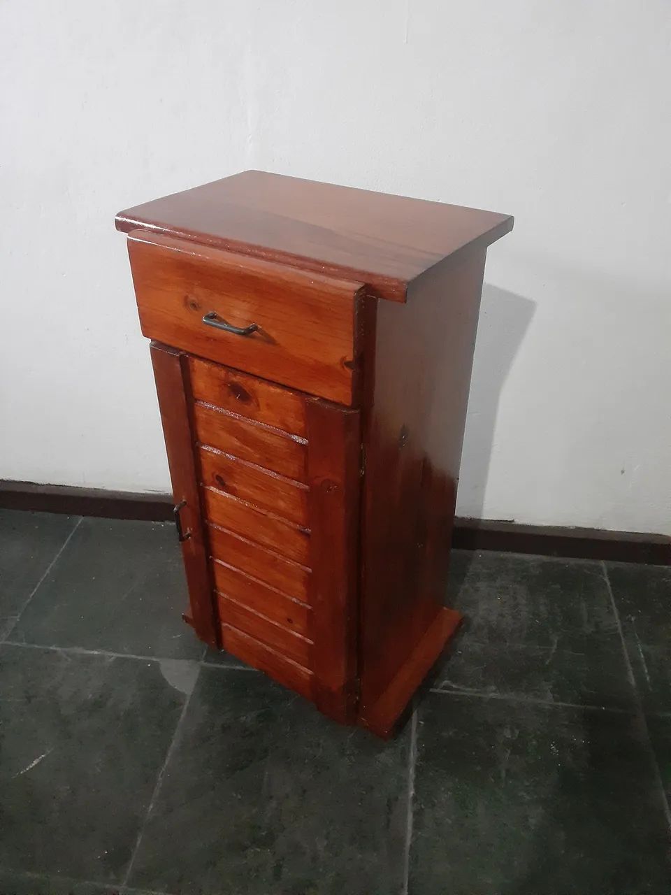 Vendo  .  Armário  de  madeira   . - Foto 2