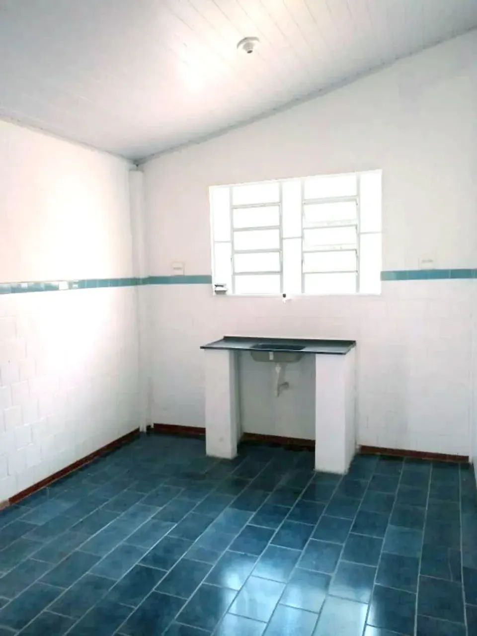 casa com  71 mts com sala, 2 quartos , vaga garagem prox Supermecado Bramil - Foto 4