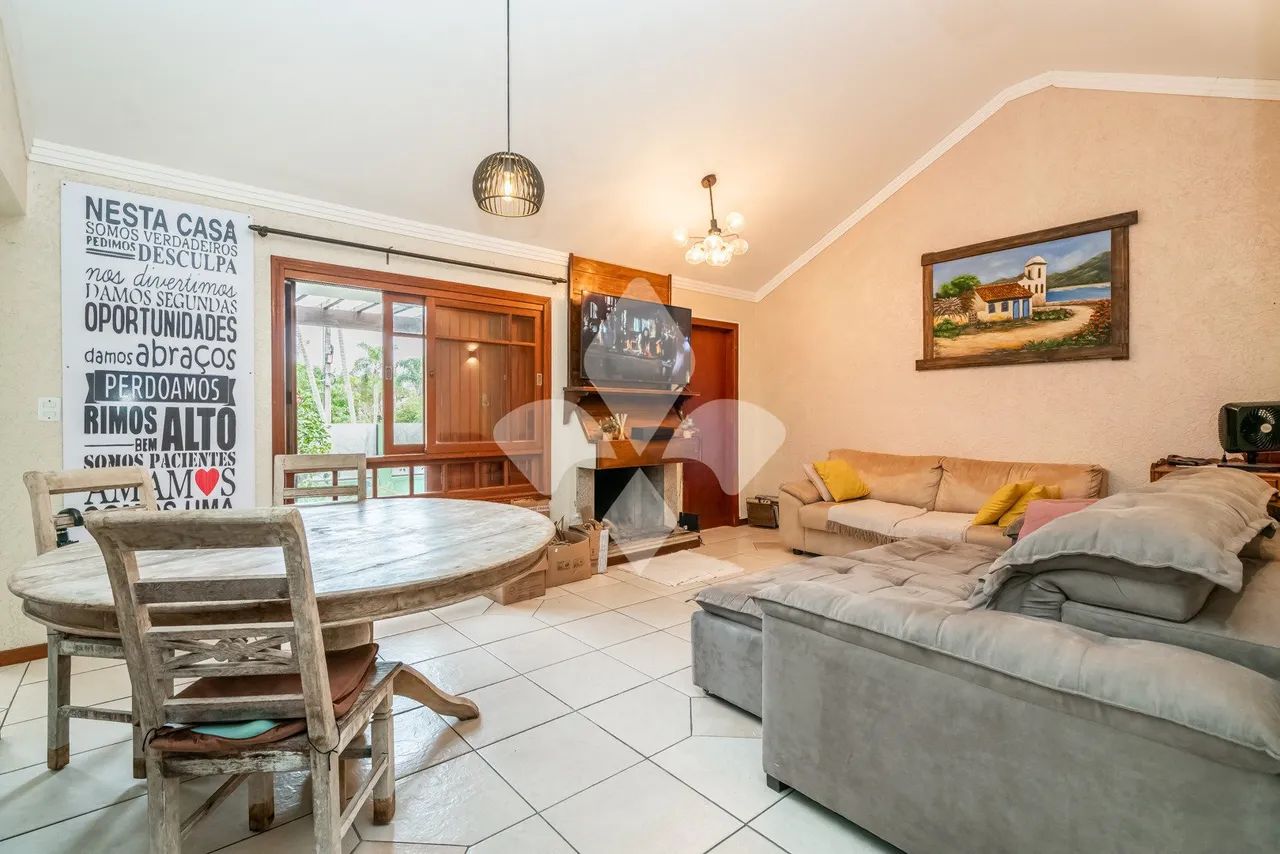 Casa térrea com 5 dormitórios e piscina em bairro nobre de Garopaba, próxima ao centro e à - Foto 5