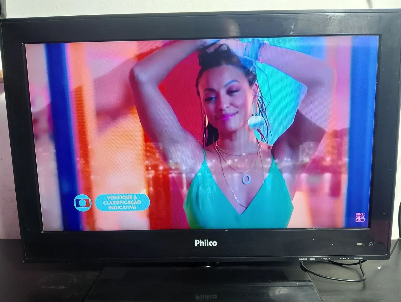 Tv Philco Ambilight 24 Polegadas 