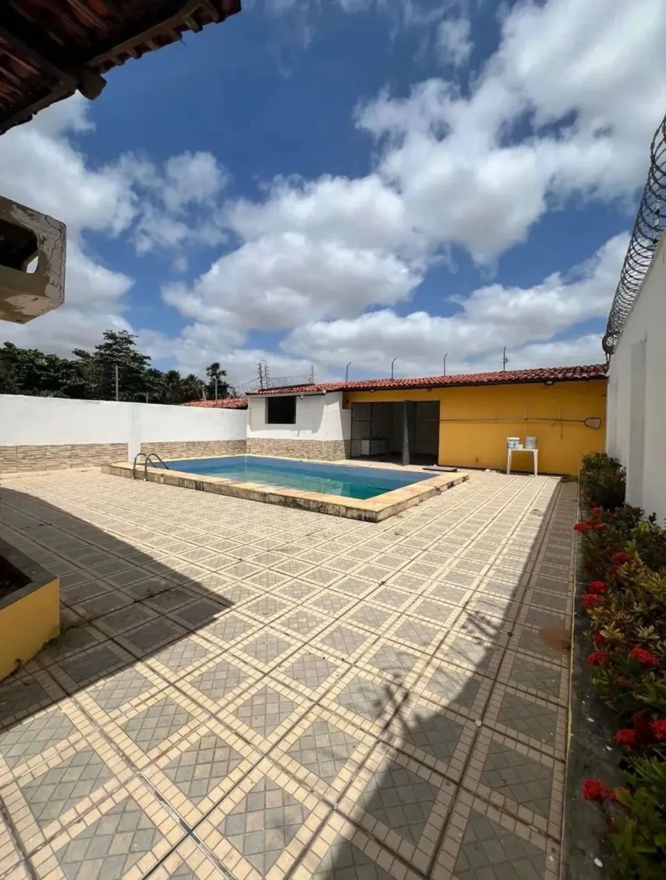 *CASA COM PISCINA A VENDA - Foto 2