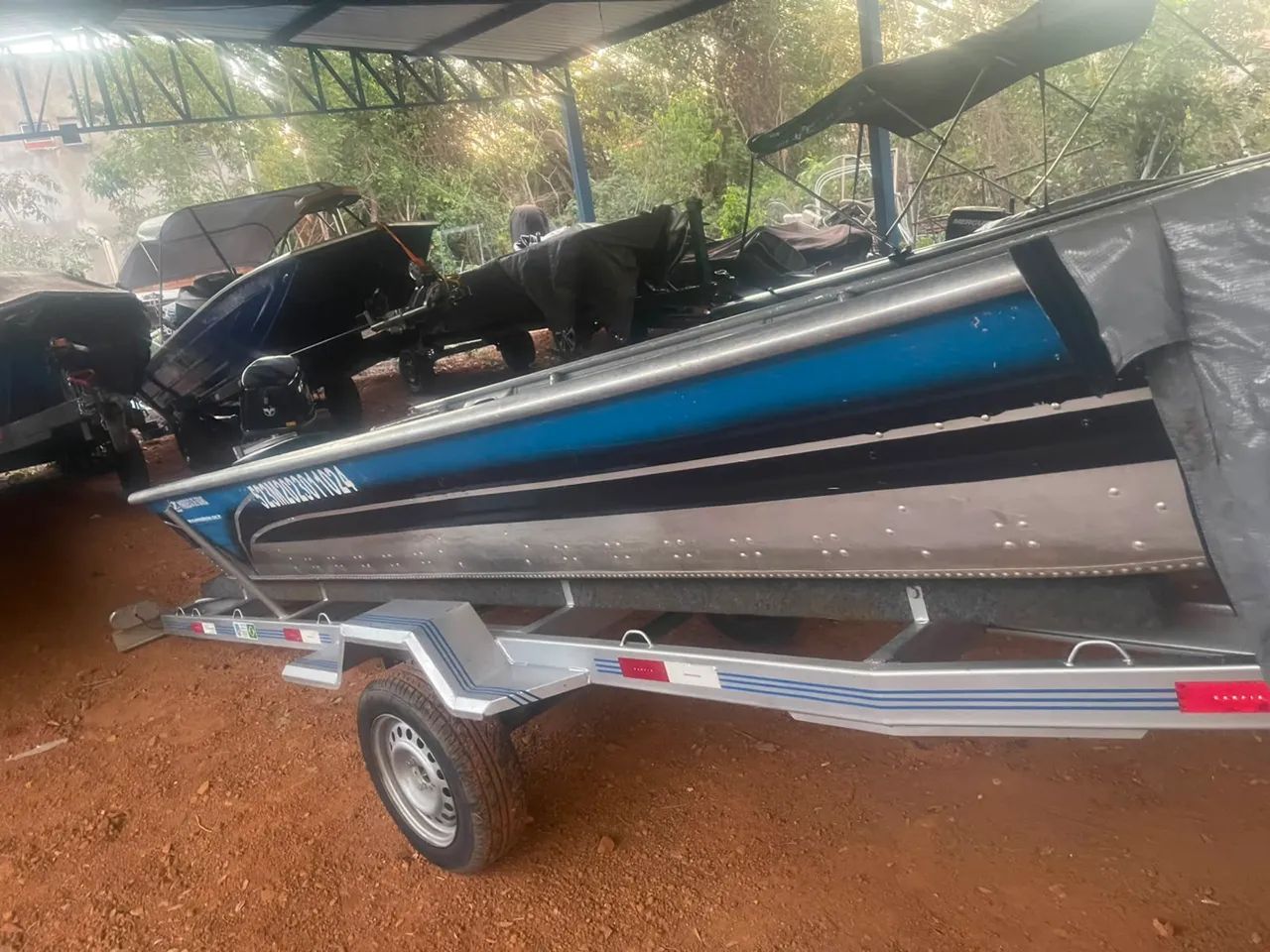 Canoa com motor