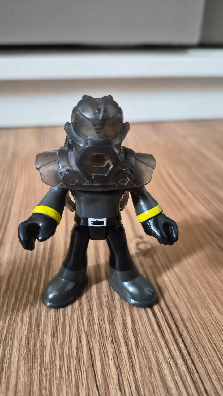 Bonecos articulados Imaginext 2 com acessórioss  - Foto 4