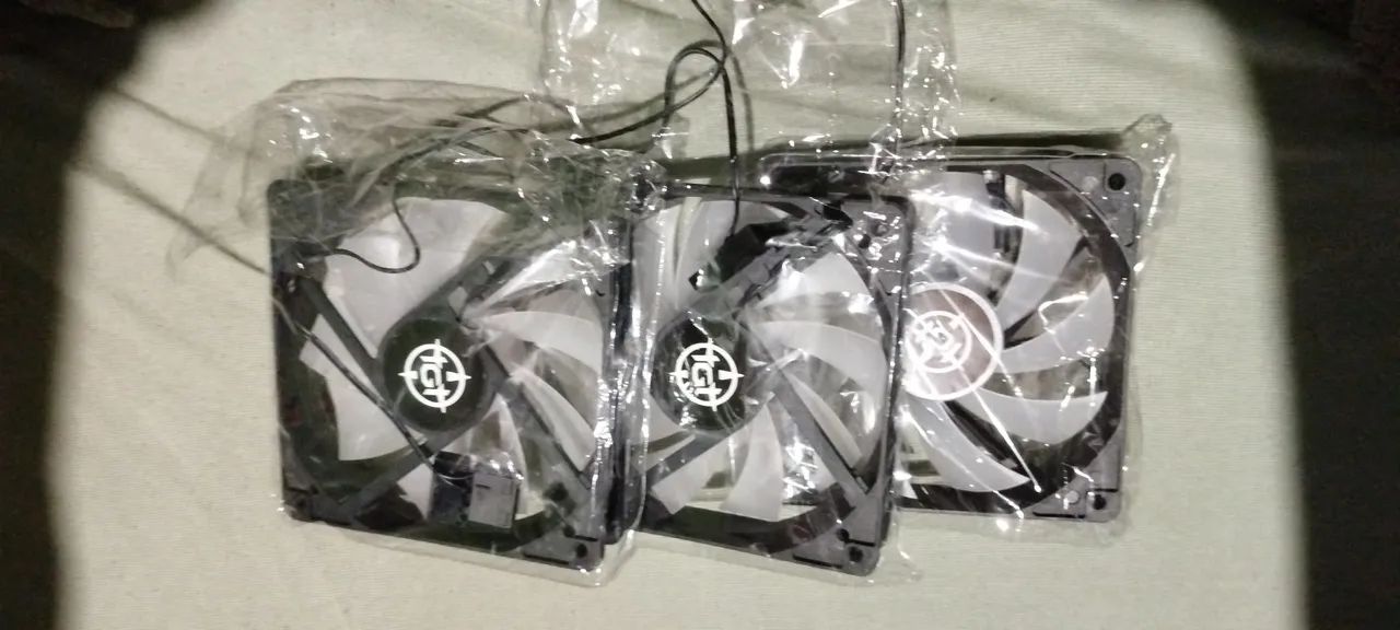 Vendo kit três ventoinhas tgt com rgb 