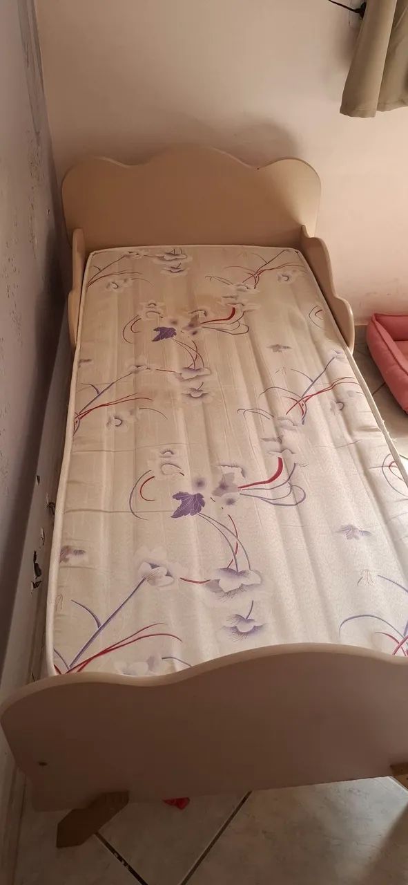 Cama infantil com colchão 