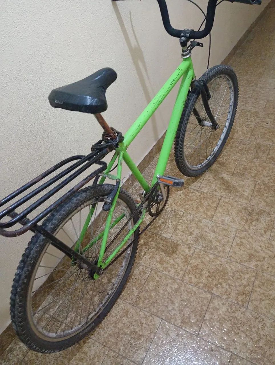 Bicicleta Verde com Bagageiro - Ideal para o Dia a Dia e Passeios  - Foto 2