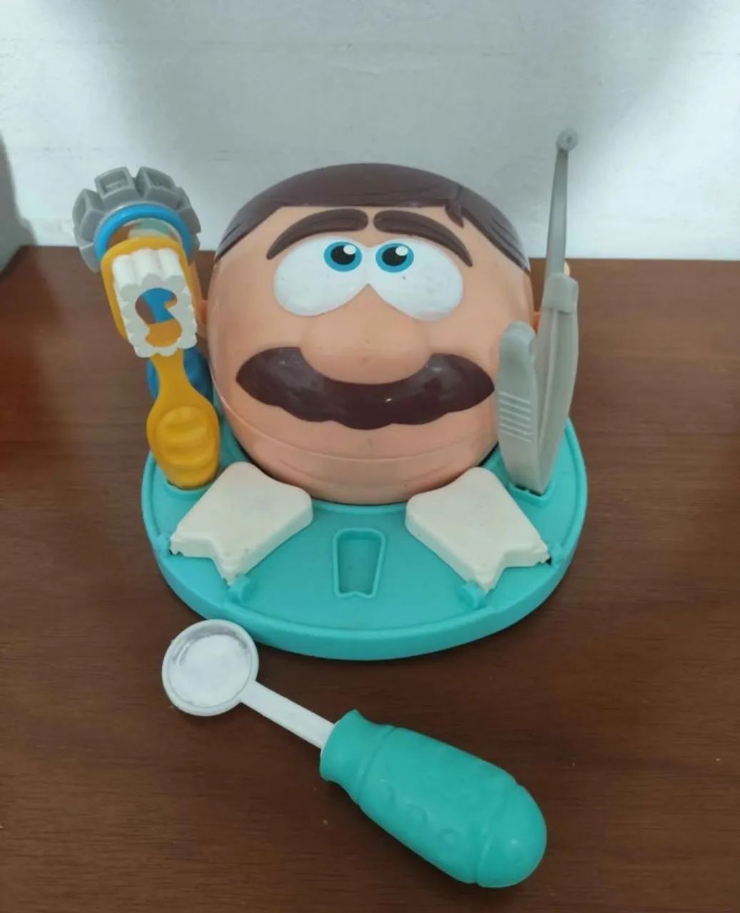 Brinquedo Play Doh original boneco dentista e acessórios