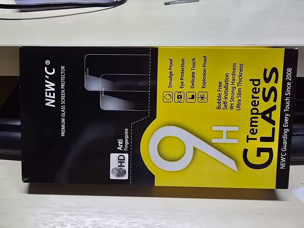 Caixa com 3 películas para iPhone 16 Pro