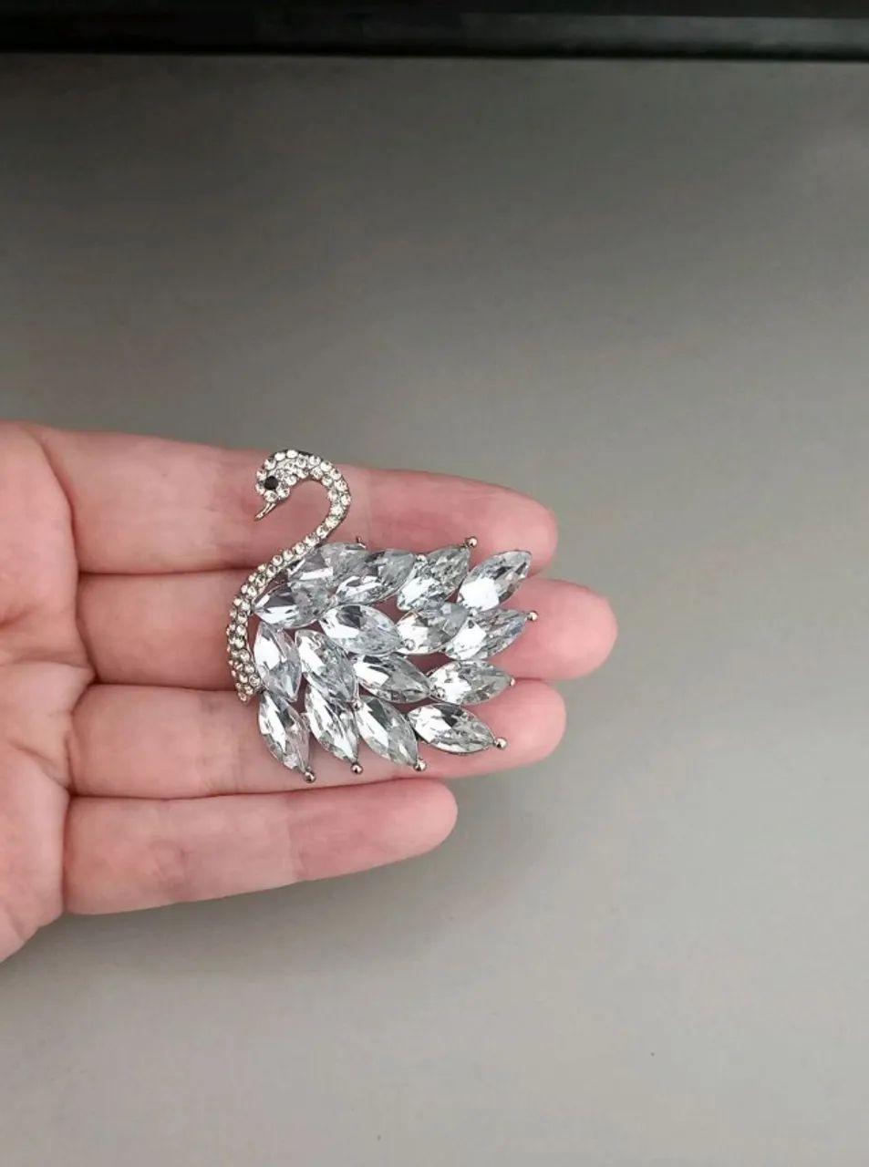 Broche de Cisne Pedraria Transparente (novo) - Foto 2