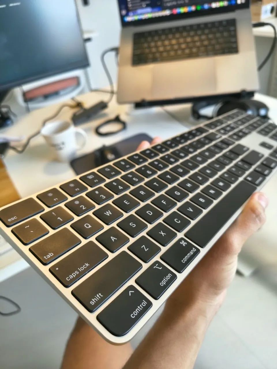 Apple Magic Keyboard com Touch ID + Teclado numérico Model A2520 - Foto 2