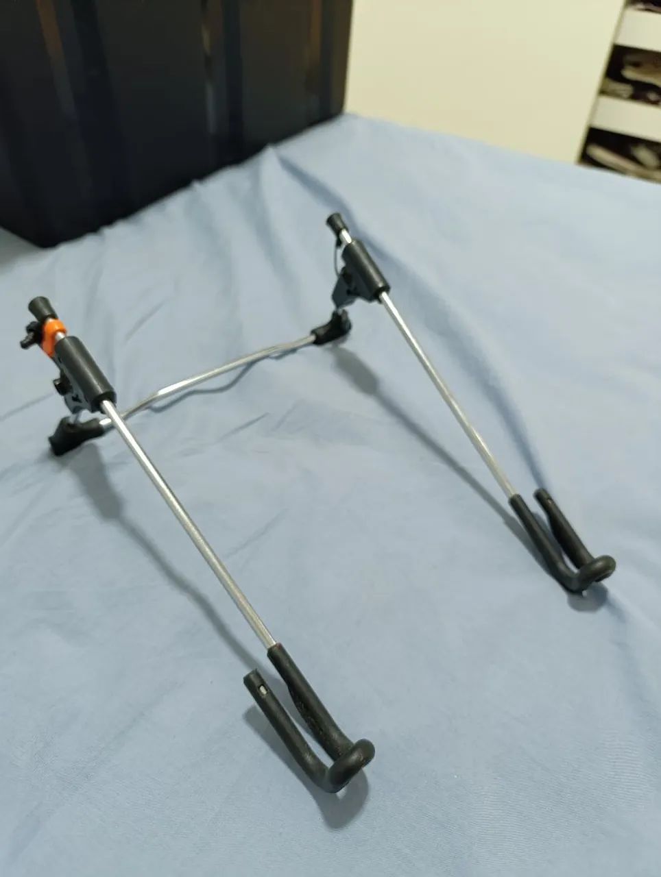 Suporte metálico ajustável para Notebook 