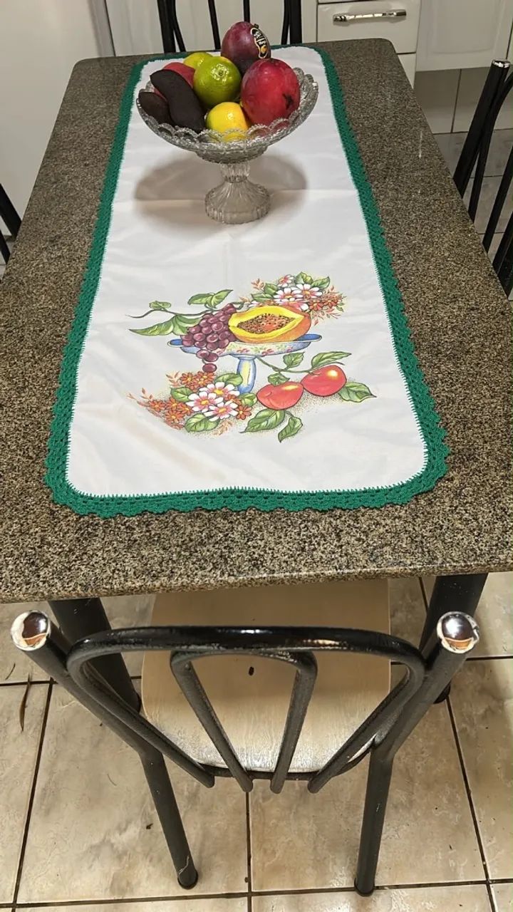 Mesa de jantar 4 cadeiras 