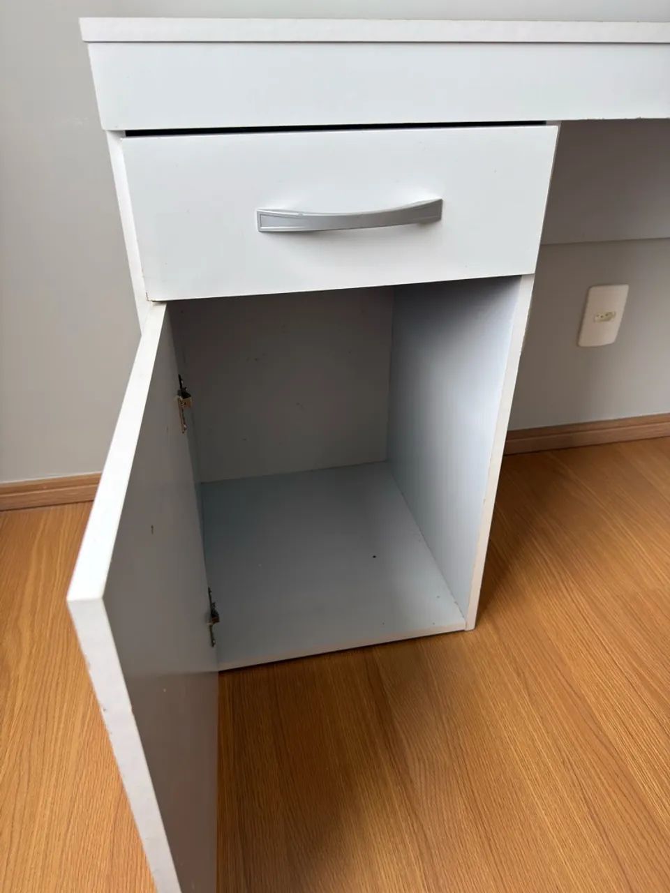 Escrivaninha com porta e gaveta - Foto 4
