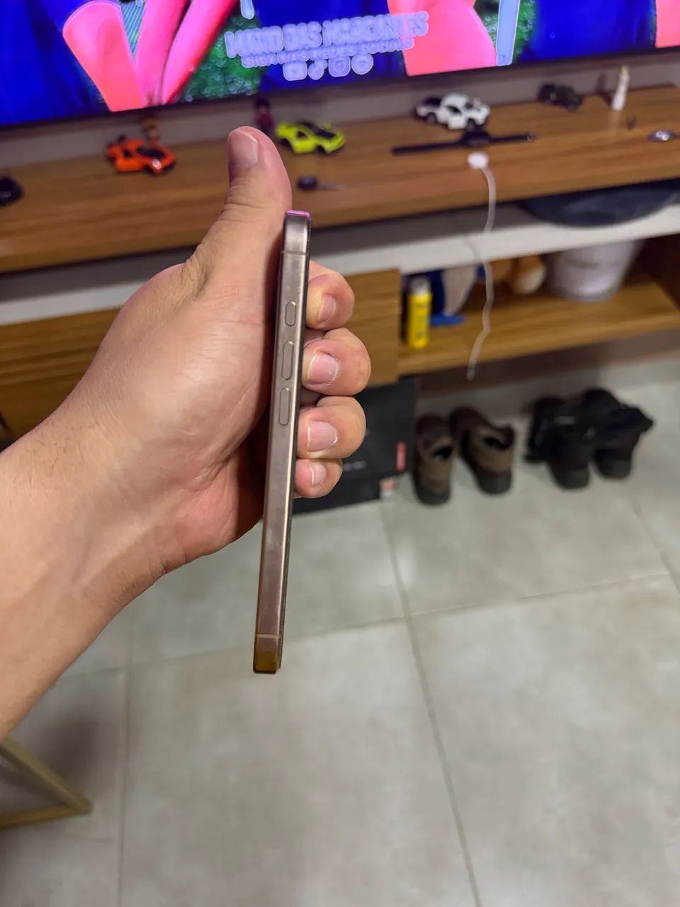Vendo 2 iPhones 16 pro  valor 5.000,00 cada - Foto 3