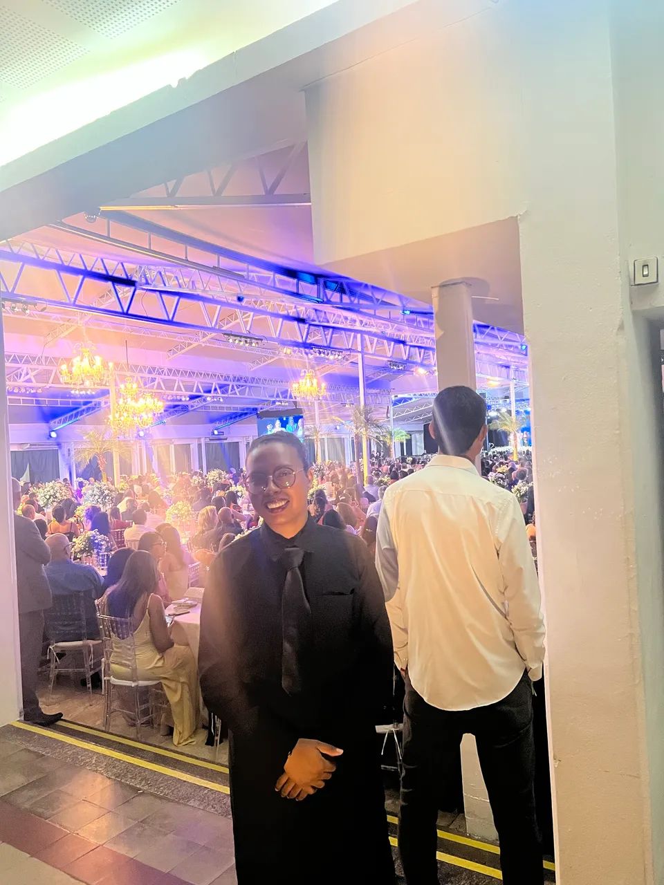 Garçons, fritadeira e auxiliar para eventos  - Foto 3