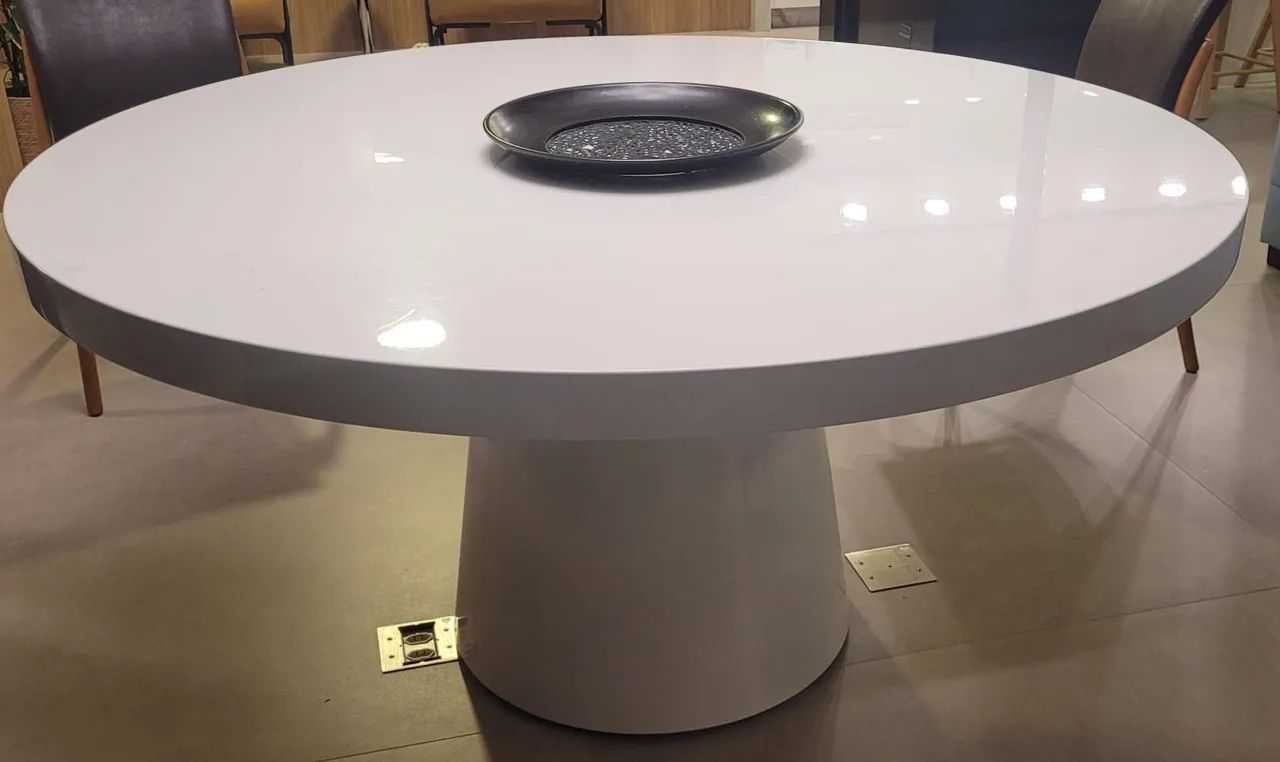 Mesa de resina branca 6 lugares 1.50m altura 75cm. 