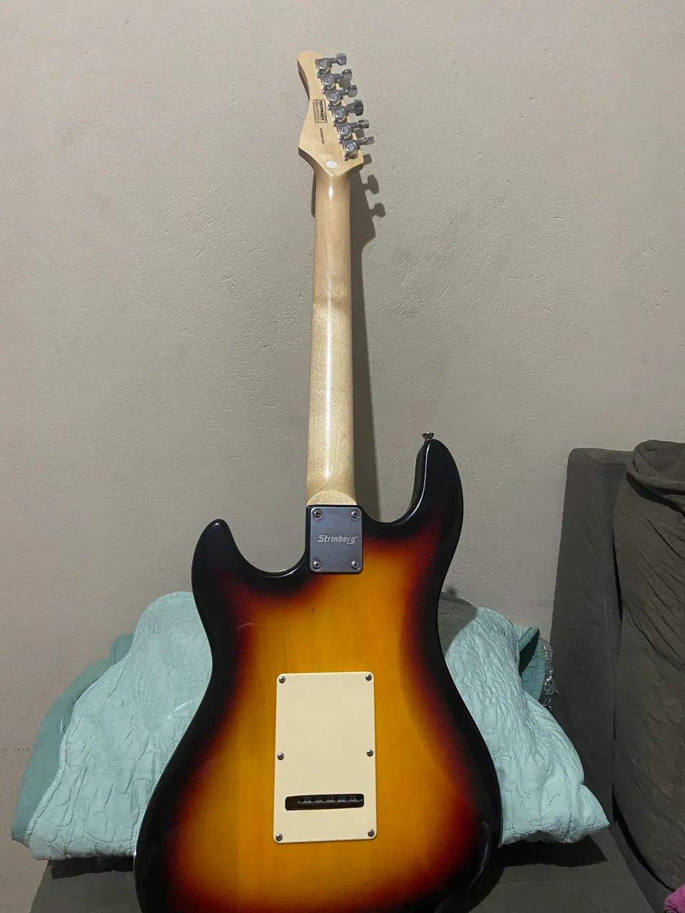 Guitarra Stringberg regulada, blindada e com mini humbucker - Foto 3