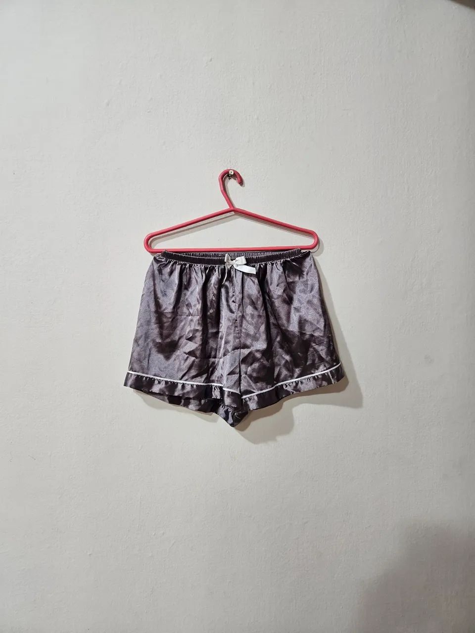 Conjunto de blusa e short de cetim para dormir - Foto 2