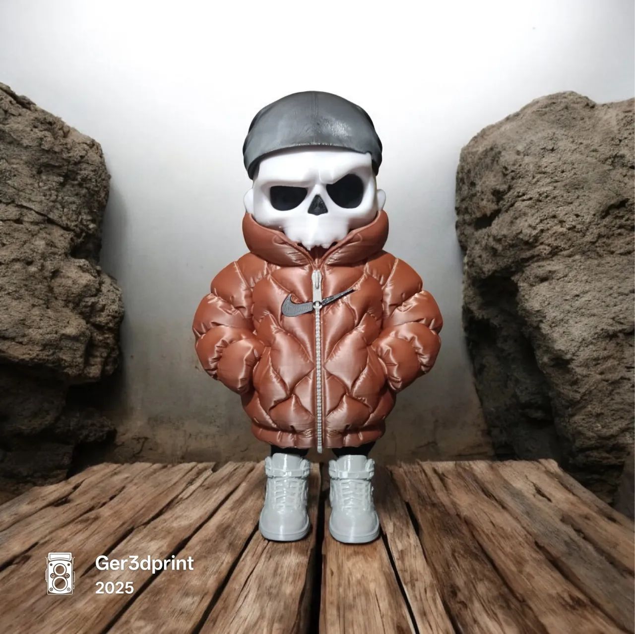 Boneco Caveira Decorativo com Jaqueta - Miniatura Colecionável para Mesa e Estante  - Foto 2