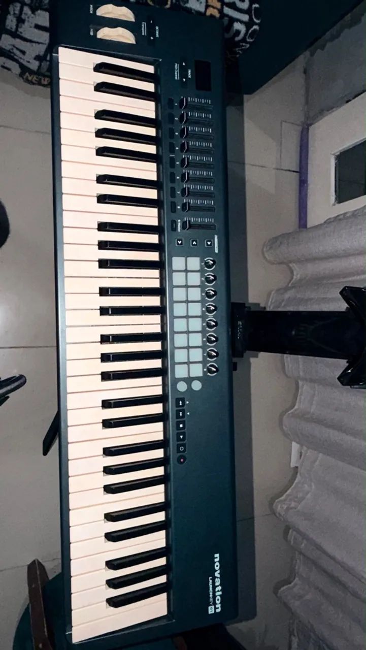CONTROLADOR NOVATION LAUNCHKEY61