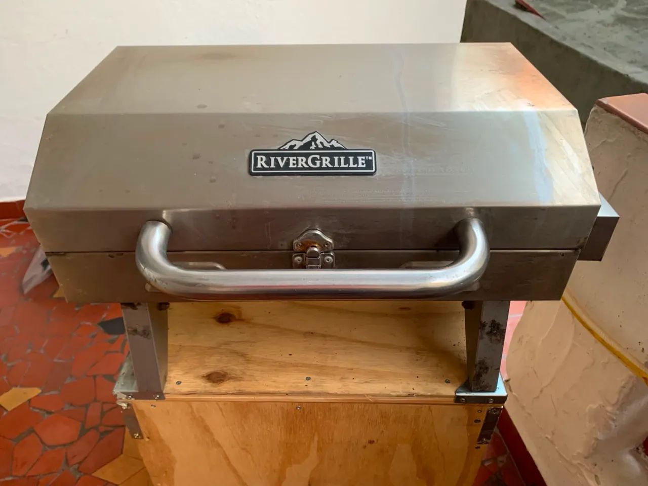 Churrasqueira a Gás RiverGrille Inox com Tampa - Ótimo Estado