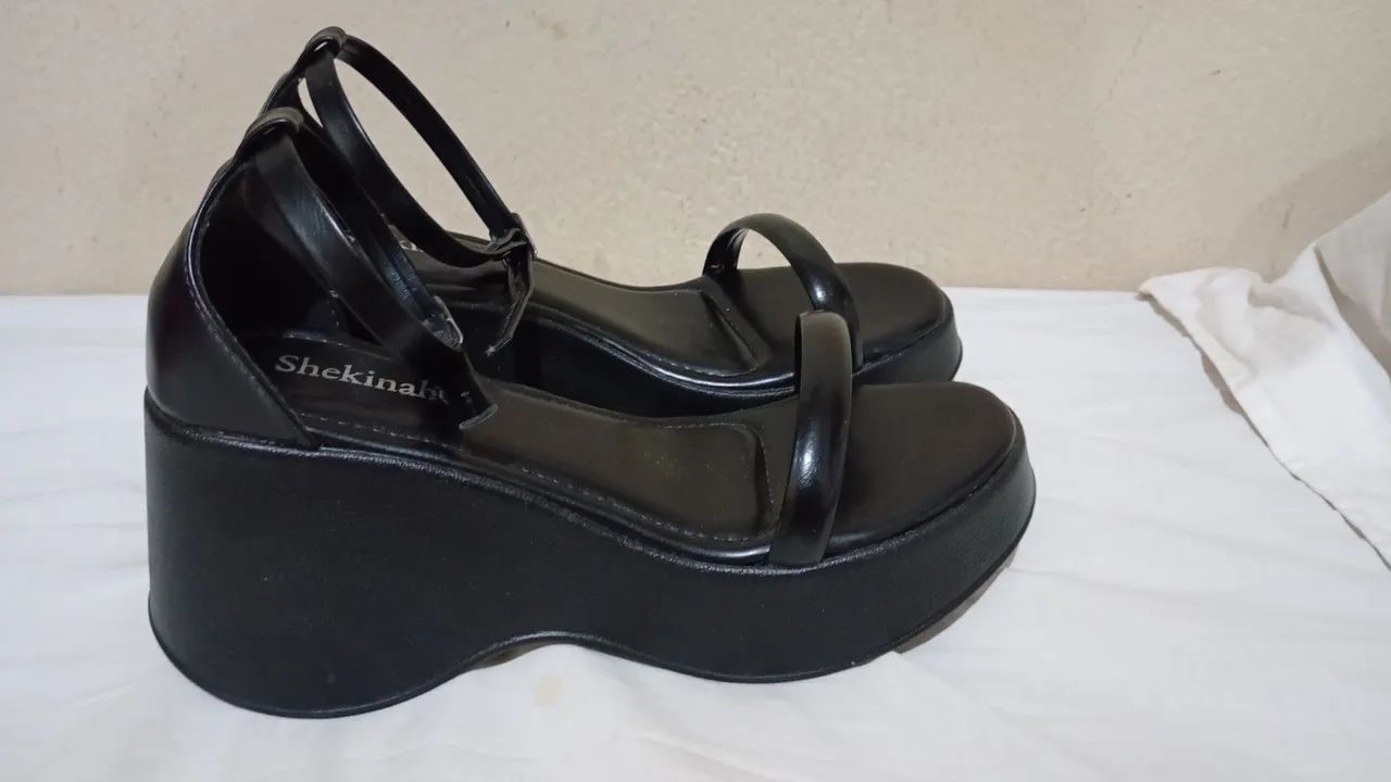 Sapato plataforma com tira preto - Foto 3