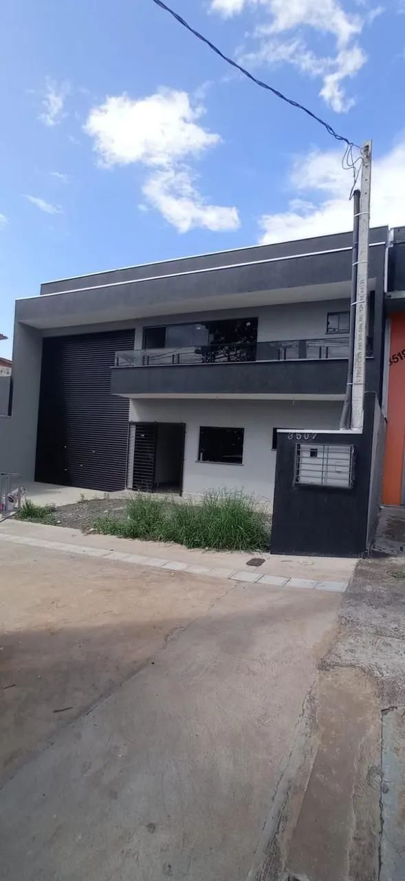Barracão a venda na Avenida Sophia Rasgulaeff, com mezanino - Foto 2