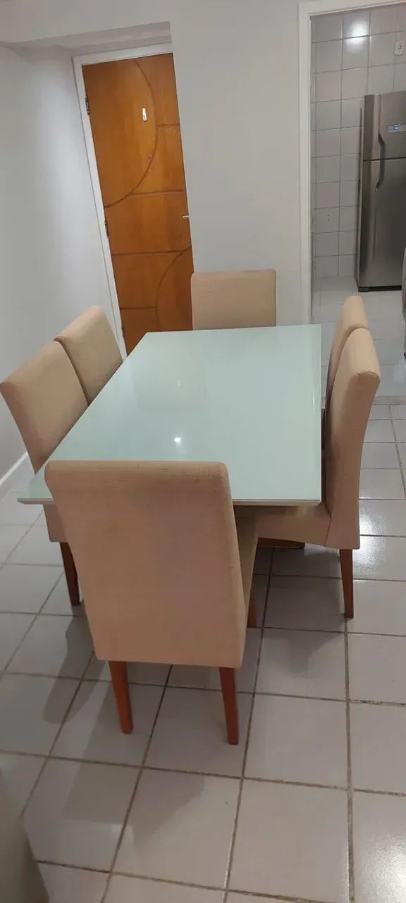 MESA DE JANTAR RETANGULAR TAMPO DE VIDRO COM 06 CADEIRAS SEMI-NOVA - Foto 3