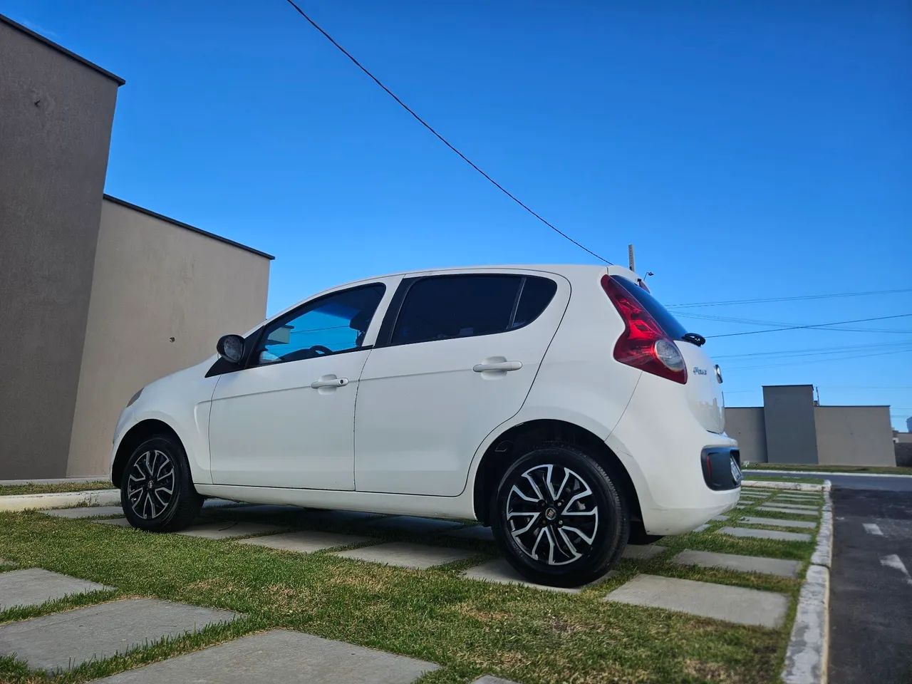 Fiat Palio Attractive 1.0 EVO Fire Flex 8V 5P 2014 - Foto 2